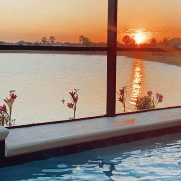 Meet your Posher, Veronica - Picture 1 of 1